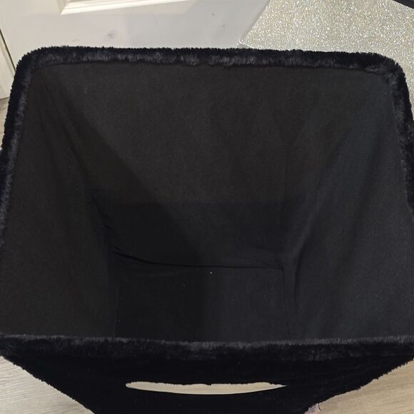 Juicy Couture Home Iridescent Heart Velour Laundry Basket - Picture 7 of 7